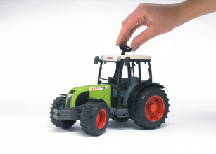 02110 Bruder Nectic Traktors 267F