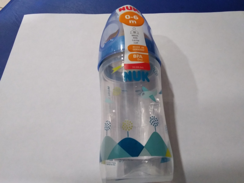 NUK Klasiskā plastmasas pudelīte (Zila!)pienam mazulim no 0-6 mēnešiem, ar 1.izmēra lateksa knupīti, 150ml