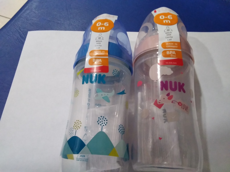 NUK Klasiskā plastmasas pudelīte pienam mazulim no 0-6 mēnešiem, ar 1.izmēra silikona knupīti, 150ml
