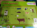 SCHLEICH Farm world komplekts - Lauku sētas dzīvnieku apkopšana (kārba viegli nobružāta)